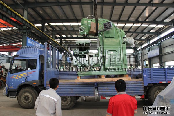 立式銑床準備裝車發貨